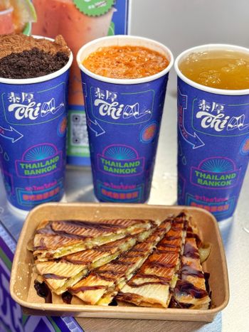 忠孝夜市人氣泰奶😍😍還有香蕉煎餅👍