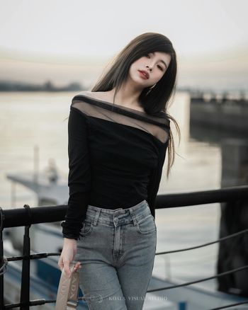 御姐穿搭｜一字領小露性感關鍵｜可鹽可甜風格