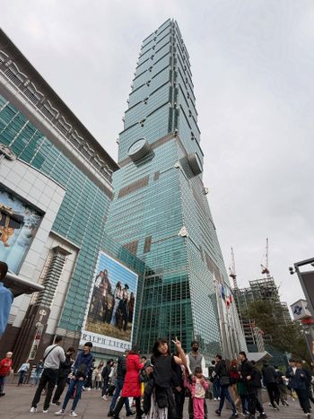 35歲才第一次上101會很俗嗎？ 不管了，糖葫蘆太好吃了！