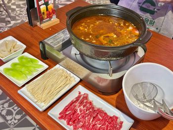 (台北火鍋)梁香好正宗港式雞煲～紅蟳肉鮮、雞肉滑嫩、香辣開胃超夠味！梁香好菜單