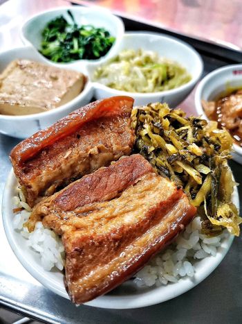 台中｜米其林推擠控肉飯