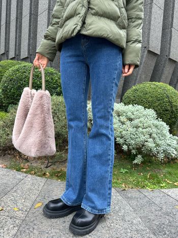 有人懂喇叭褲嗎？超修飾大腿曲線的完美褲子.ᐟ.ᐟ