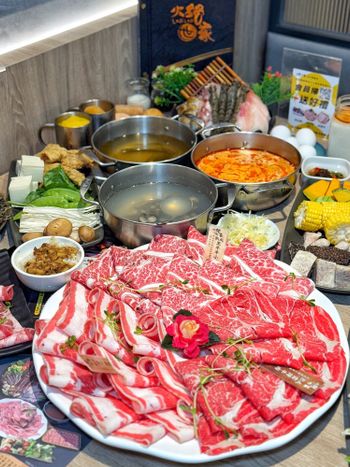 雲林超狂吃到飽火鍋😍超浮誇肉盤份量超多👍