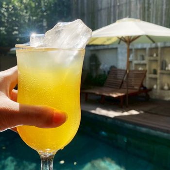 是誰 ⁉️ 把~喝維他命~變得如此儀式感 