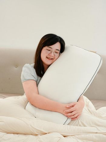 居家生活美學，好枕才有好眠【Darphia朵法亞】好眠測驗了解你的需求，熱賣明星商品銀粒子棉眠枕、全系列枕頭好評開團囉