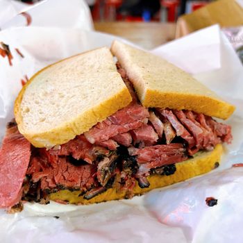 【美國-New York】最經典的猶太牛肉三明治 │ 紐約老字號人氣排隊名店 │ Katz’s Delicatessen