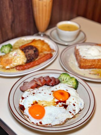 台北超強港式餐廳👍必點叉燒雙蛋飯😍😍
