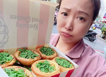 這什麼啦!!!! 誰在葡式蛋塔上搞成香菜啦!!!