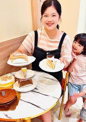 🍰 【2度C Ni Guo手作千層】用35層堆疊的暖心滋味：朝聖太平新分店❗️「神級海鹽奶蓋戚風」與「多口味千層蛋糕」開箱