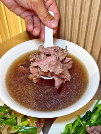 不用跑台南就能喝到牛肉湯😍😍台中人好幸福☺️