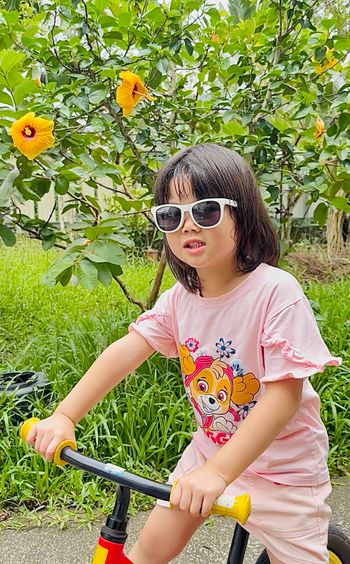  【嬰幼兒戶外用品推薦】陽光防護不可少☀️【日安朵朵】評價開箱｜「Hipsterkid抗UV偏光嬰幼兒太陽眼鏡」（附固定繩