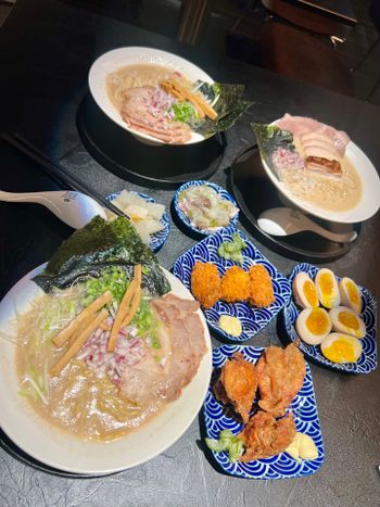 士林龍鱗拉麵🍜 不要被門外的黑給嚇到
