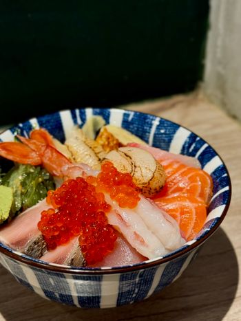 【台北中山】平日內用點丼飯送鮮魚湯! 漁貨新鮮 價格實惠的日式海鮮丼飯店—吉川海鮮丼專門店🐟