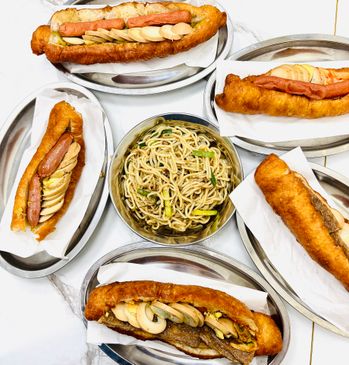 🥖【大里好吃早餐店推薦】台中「一民油條堡」現點現炸超酥脆，吃貨二寶媽帶全家尋找舌尖上的酥香幸福味，店內有冷氣更有東泉辣椒