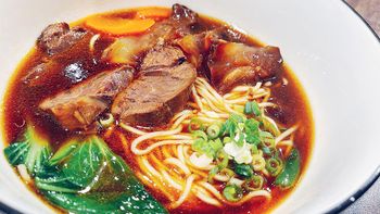 好吃的牛肉麵-竹北這間湯頭很可以