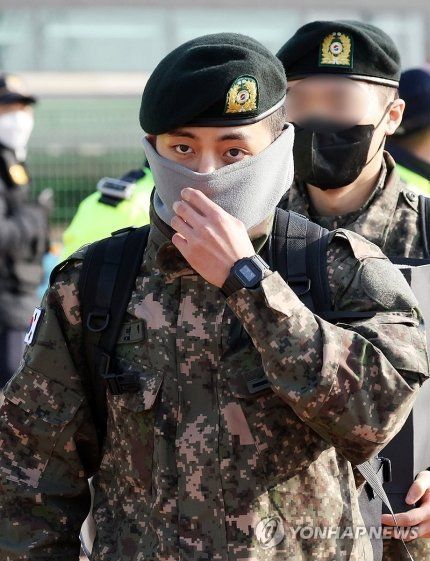 BTS Jin退伍了！6位「最適合穿軍裝制服」韓星盤點！車銀優、V金泰亨露半臉也帥瘋！-13