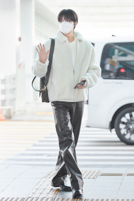 野生「長腿男神」許光漢、李敏鎬太帥！現身機場飛米蘭出席FENDI大秀！-8