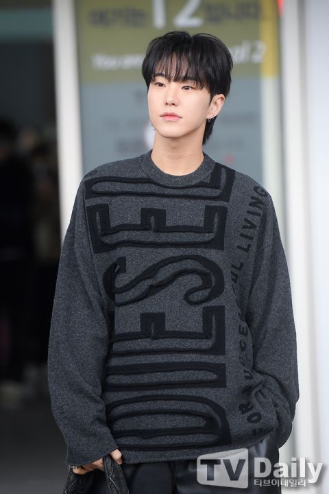 最適合畫眼影男偶像盤點！SEVENTEEN全圓佑、Stray Kids Felix，上妝前後是天使魔鬼的切換、都太帥！-19