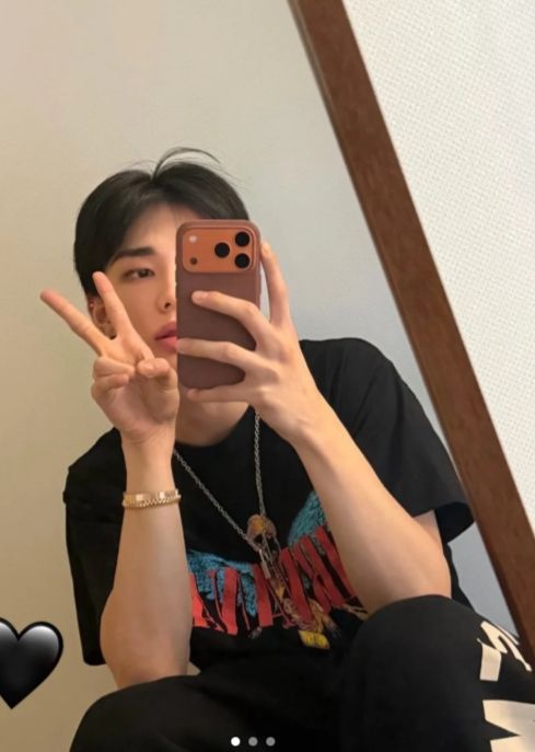 韓星都換iPhone 17了！Rosé、SVT珉奎、NCT道英同款顏色&型號找到了！-12