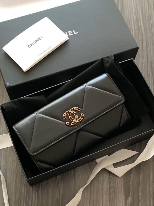 Chanel 19 好久不見的長夾