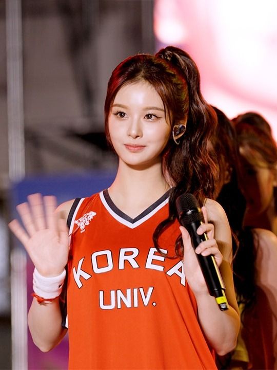 韓網熱議6位韓國大學校慶女神！張員瑛、Karina不科學美貌引驚呼，舒華近距離顏值太震撼！-6