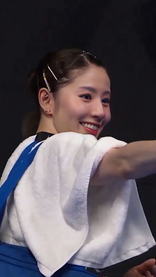 輸球哭還是美！巴黎奧運日本羽球女神「志田千陽」私生活照被挖出：根本女明星吧？！-2