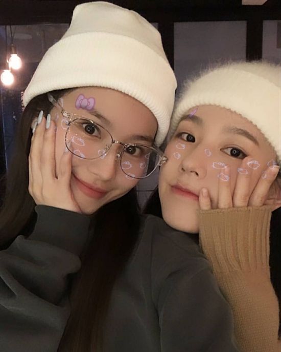 盤點6組KPOP女團成員的跨團友誼！子瑜舒華「台灣Line」顏值超高，安俞真、Karina特別舞台掀熱議！-9