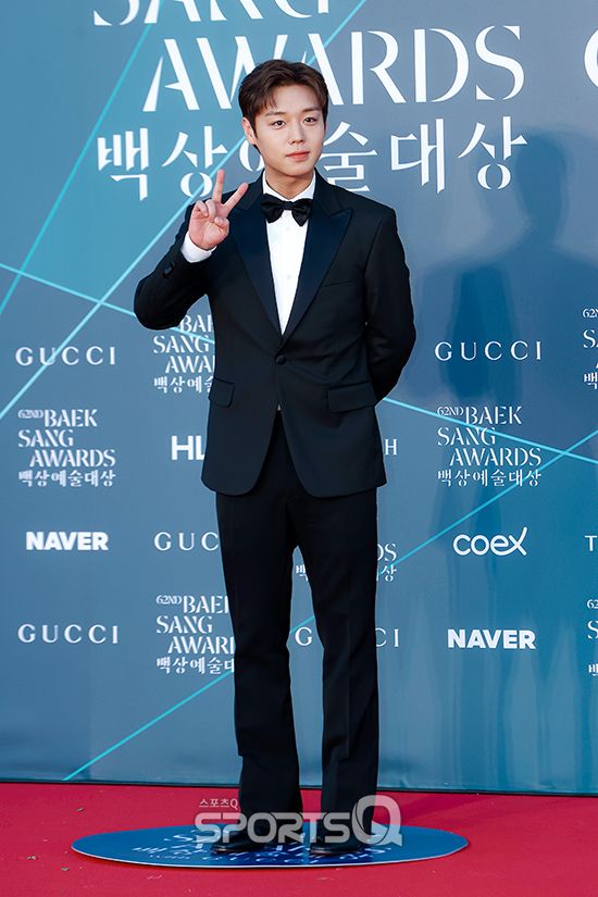 光看照片就戀愛！2026百想藝術大賞11位「紅毯男神」合集！安孝燮深V太犯規、朴珍榮根本王子降臨！-10