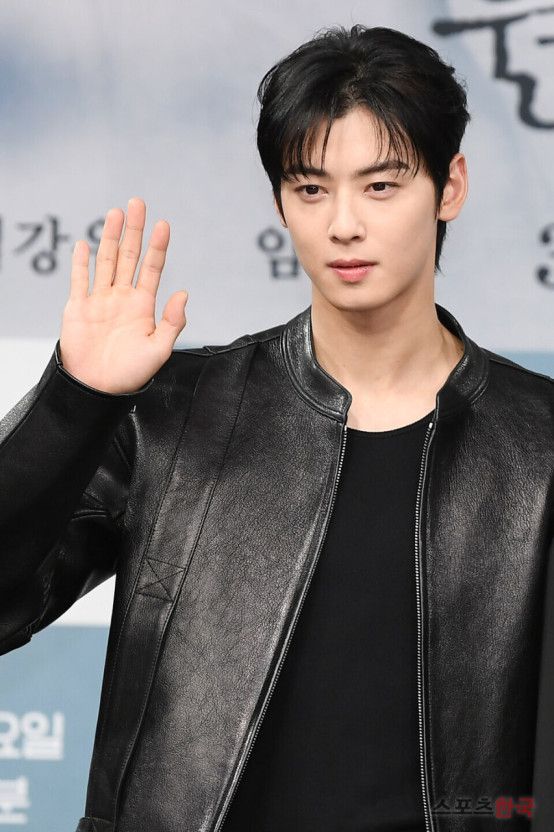 韓媒評選6位本人比精修圖還好看的韓國偶像！Karina、張員瑛都上榜，車銀優帥到像CG！-13