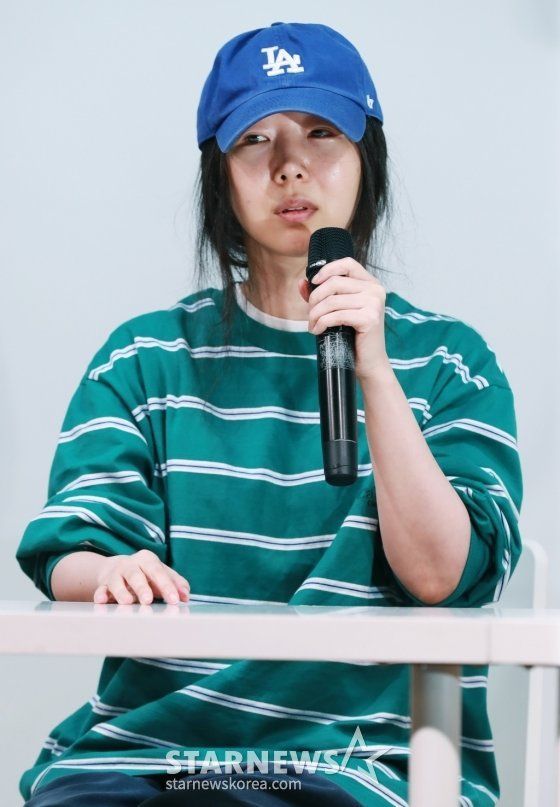 NewJeans之母閔熙珍將繼續擔任執行長？！記者會罵老闆上衣+帽子找到了！-7