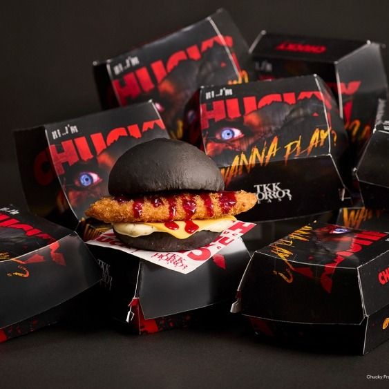 2025萬聖節限定速食新品推薦！頂呱呱「鬼娃恰吉」聯名漢堡、必勝客黑咖哩豬排比薩太欠吃！-8