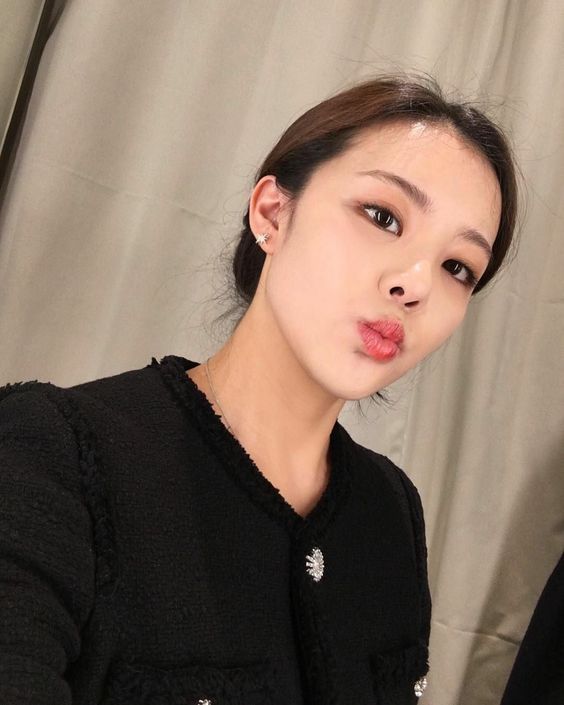 韓國6對「高顏值姊妹花」盤點！Jisoo親姐美貌有得拚、Rosé姊姊竟是美女律師！？-7