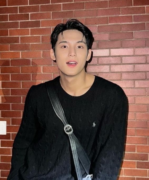 張員瑛也愛吃！盤點5位「香菜教徒」韓星：Jisoo火鍋醬料必加爆香菜、SVT珉奎連香菜蛋糕都愛！-5