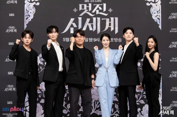 《我的王室死對頭》五大亮點！一開播就直衝Netflix收視冠軍，林智妍「朝鮮妖女」穿越現代與許楠儁組成「瘋批CP」！-2