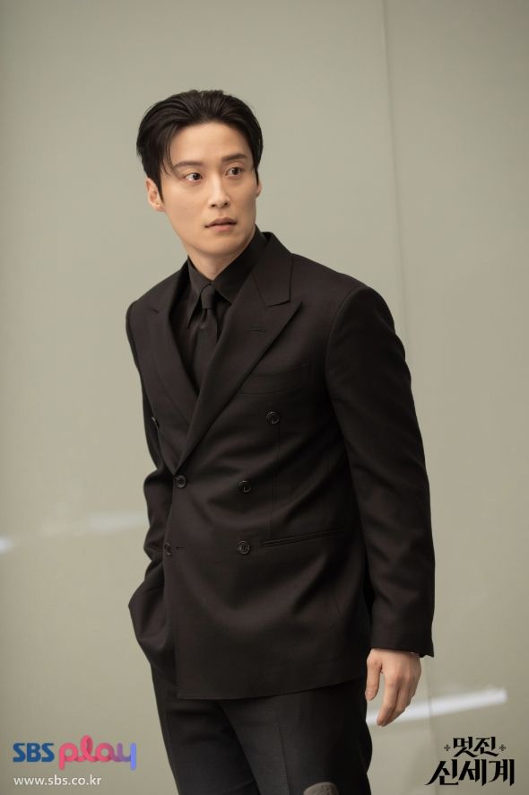 《我的王室死對頭》五大亮點！一開播就直衝Netflix收視冠軍，林智妍「朝鮮妖女」穿越現代與許楠儁組成「瘋批CP」！-6