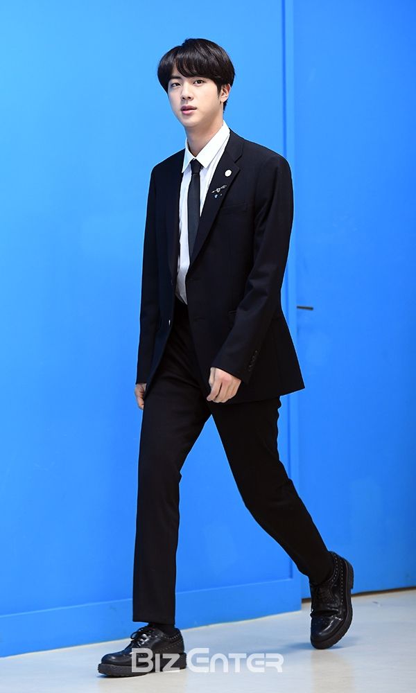 韓網公認8位「西裝男神」KPOP偶像！珉奎、在玹禁慾性感到犯規，成訓化身霸道總裁！-6