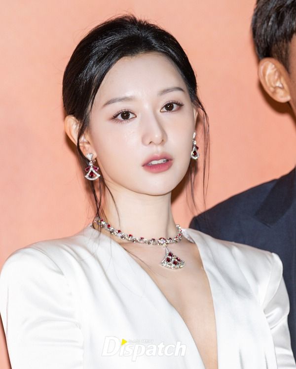 這什麼寶格麗神仙組合！金智媛、SVT珉奎「千金姊弟」合體！濕捲髮狗狗太性感！-4