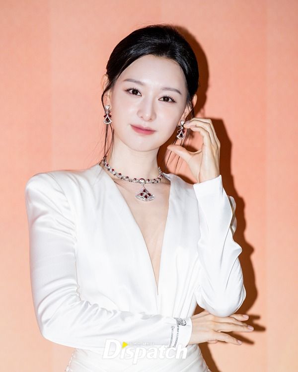 這什麼寶格麗神仙組合！金智媛、SVT珉奎「千金姊弟」合體！濕捲髮狗狗太性感！-1