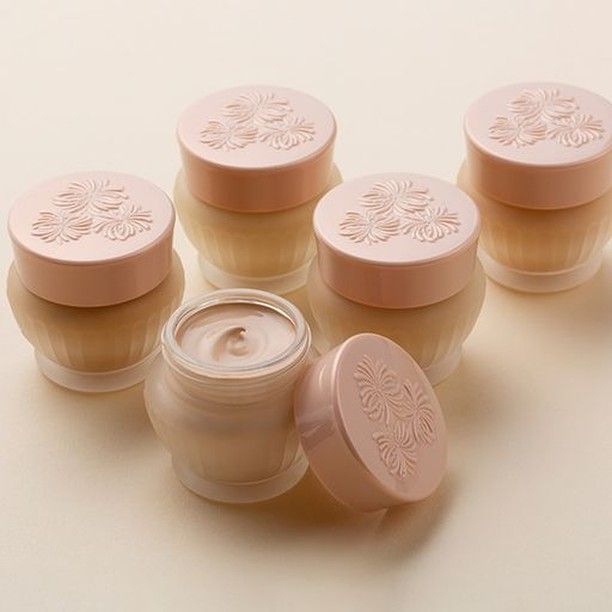 人氣保養型粉底推薦！網友大推8款專櫃「養膚粉底霜」，奢華潤膚、還能提亮緊緻小臉！用過立刻迷上粉底霜！-5