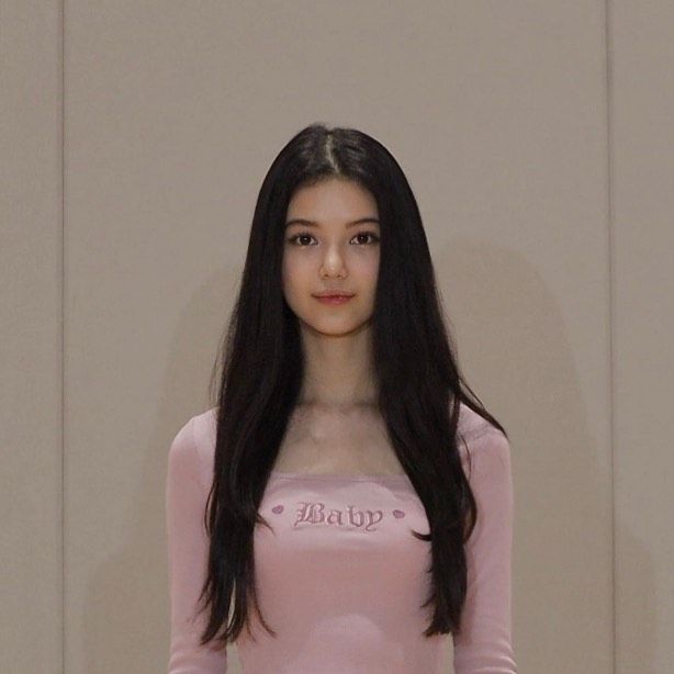 網公認6位「最適合穿粉紅色」的女偶像！張員瑛、Rosé淡粉色小禮服外媒狂讚！-11
