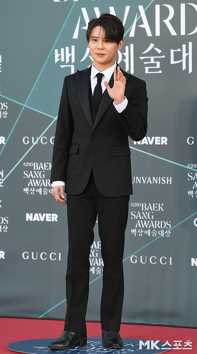 光看照片就戀愛！2026百想藝術大賞11位「紅毯男神」合集！安孝燮深V太犯規、朴珍榮根本王子降臨！-5