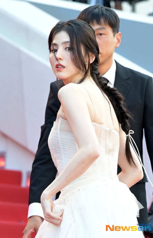 分手後更美？韓韶禧、潤娥2大女神坎城紅毯『仙女同框』外媒：這就是韓國之美！-3