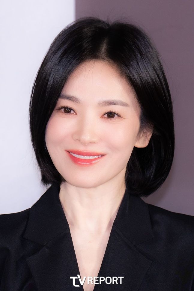 宋慧喬回歸！出席《黑修女們》發布會「驚人美貌再現」身上Chaumet手環要價三百萬？！-2