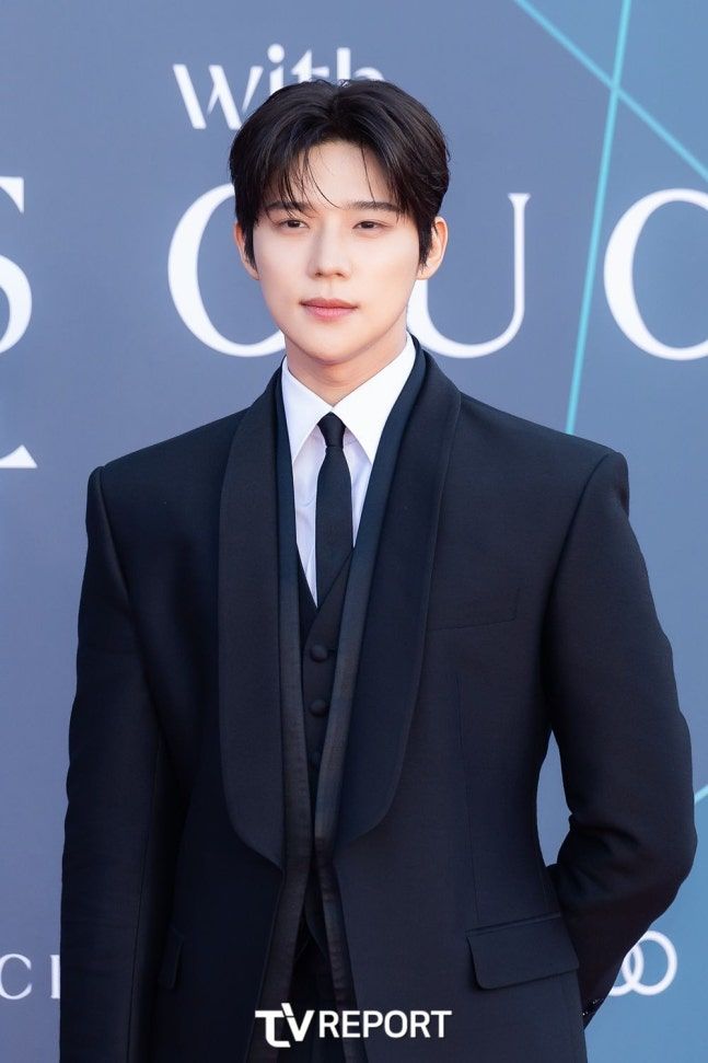 光看照片就戀愛！2026百想藝術大賞11位「紅毯男神」合集！安孝燮深V太犯規、朴珍榮根本王子降臨！-2