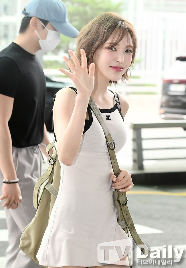 RV出發了！高雄拼盤演唱會「好身材韓星」盤點！宣美、權恩妃「性感炸彈」辣到全場震撼！-14