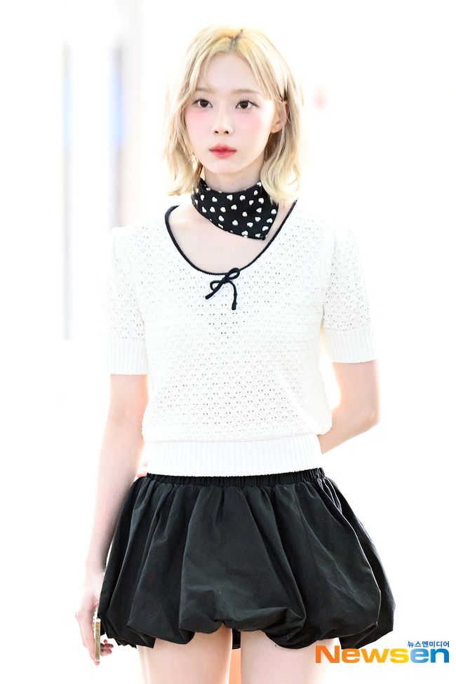 aespa來台穿這樣！Karina、Winter腿細到看不見！冬天狗狗根本是洋娃娃！-6