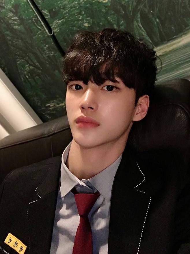 韓網評選「臉讚出身」男偶像！車銀優「母胎帥哥」根本零黑歷史，元彬高中舊照真的太帥，元祖臉讚是這位偶像-18