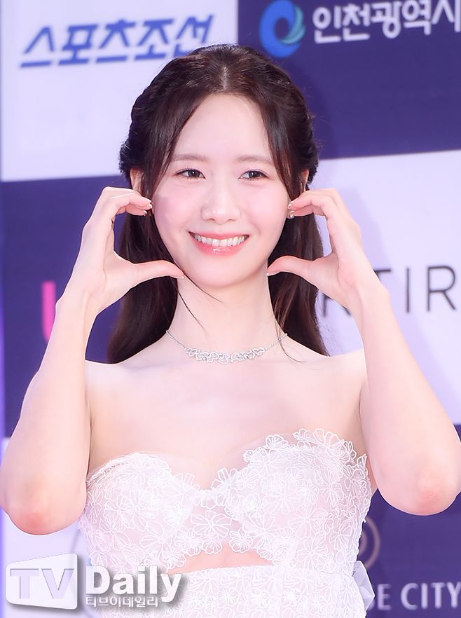潤娥再現「提升國威美貌」主持2024青龍系列大獎！原來臉超小的秘密藏在這裡？！-3