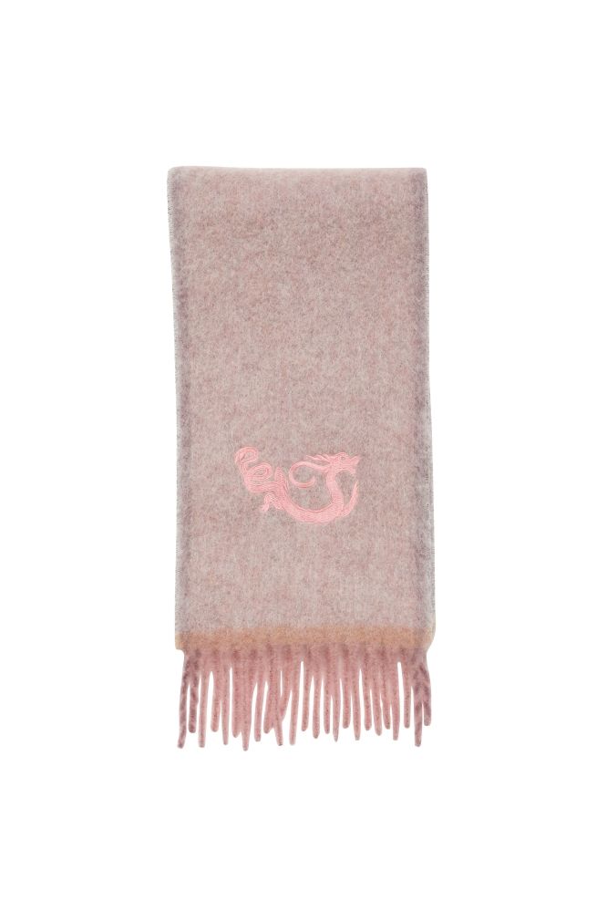 韓星都有這款圍巾！Acne Studios推出新春限定「粉嫩龍圍巾」連張員瑛都融化！-10