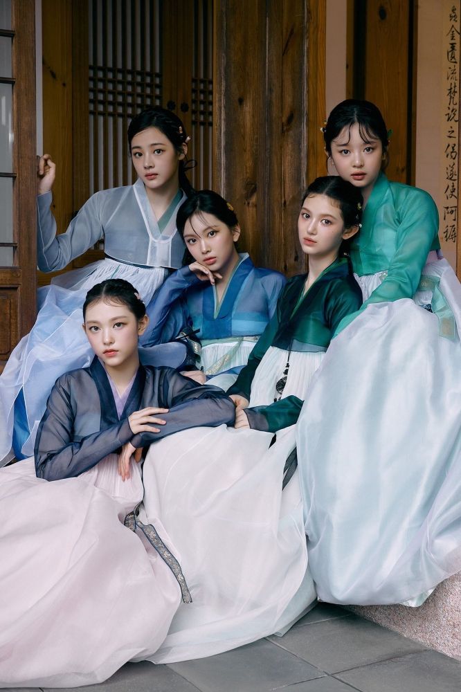 盤點韓國5大「最適合穿韓服」女團！NewJeans、ILLIT、IVE是新一代韓服精靈！-12